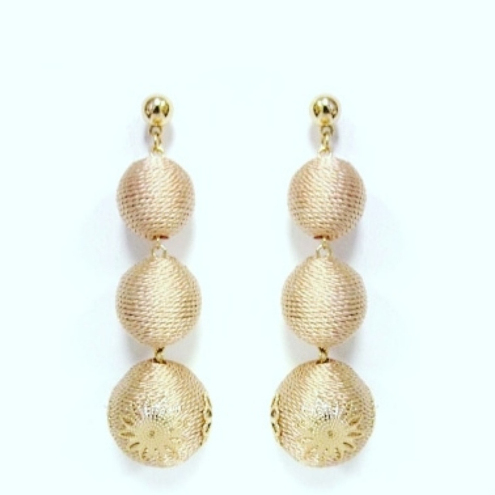 Beige bon bon earrings, beaded balls earrings, - Picture 5 of 5